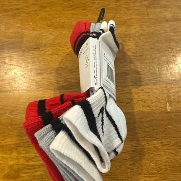 Nike Dri Fit Ankle Socks 3 Pair Red Gray White Small SK0058 958 New With Tags - Picture 3 of 5